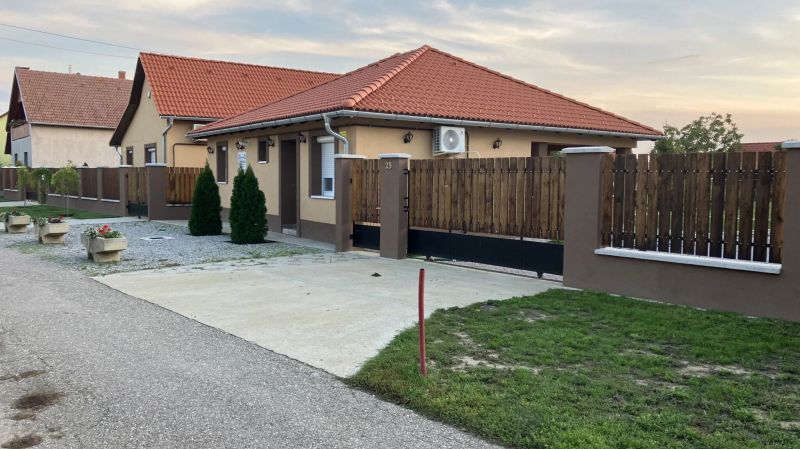 Bagolyvár Vendégház Abádszalók - foto 1