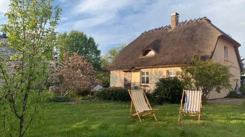 OAZA POD STRZECHĄ Ustronie Morskie - foto 1