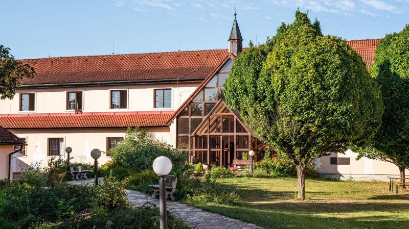 Holenský dvůr Ratiboř - foto 1