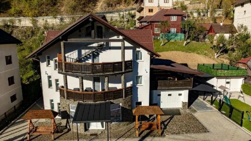 Pensiunea Poarta Maramureșană Borşa - foto 1