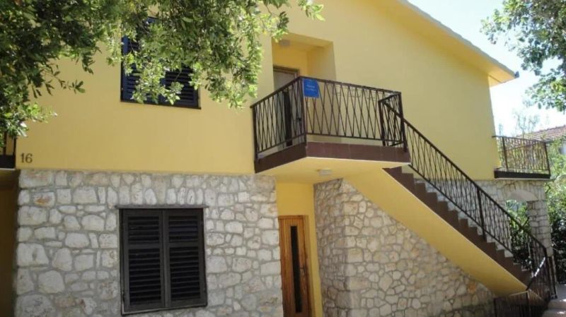 Apartmani Centar Starigrad - foto 1