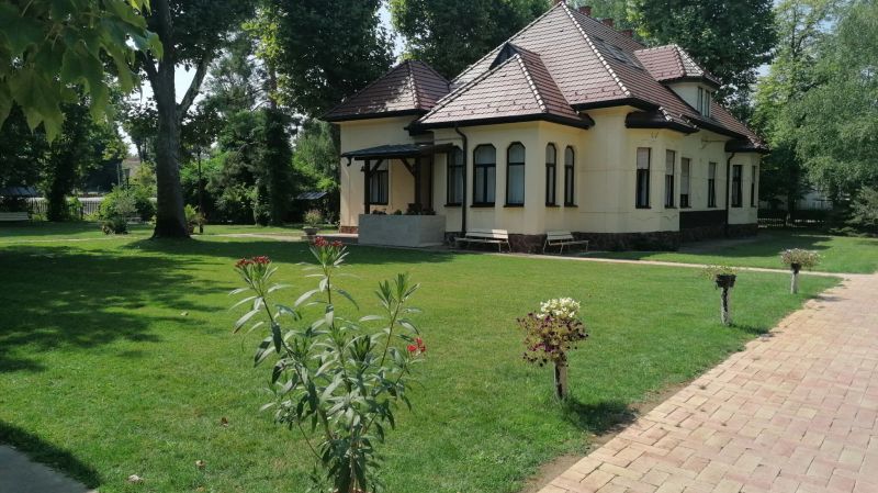 Aszfalt Panzió Balatonföldvár - foto 1