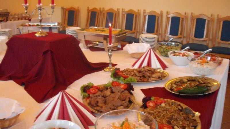 Borostyán Étterem és Ifjúsági Szálláshely Forráskút - foto 1