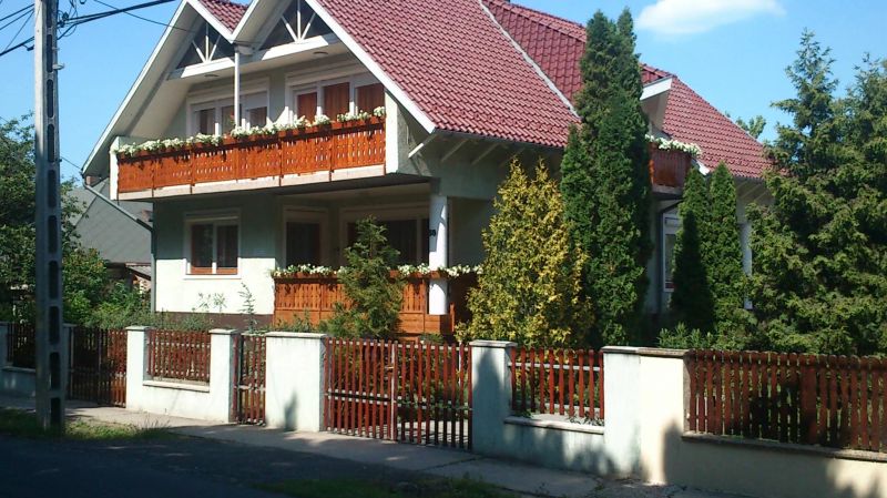 Bertalan Apartmanház Balatonföldvár - foto 1