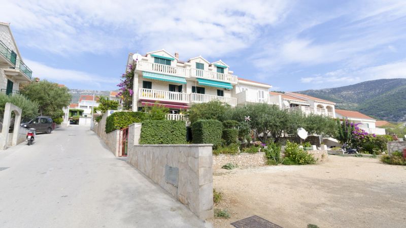 Apartment and Rooms Mate Bol - foto 1