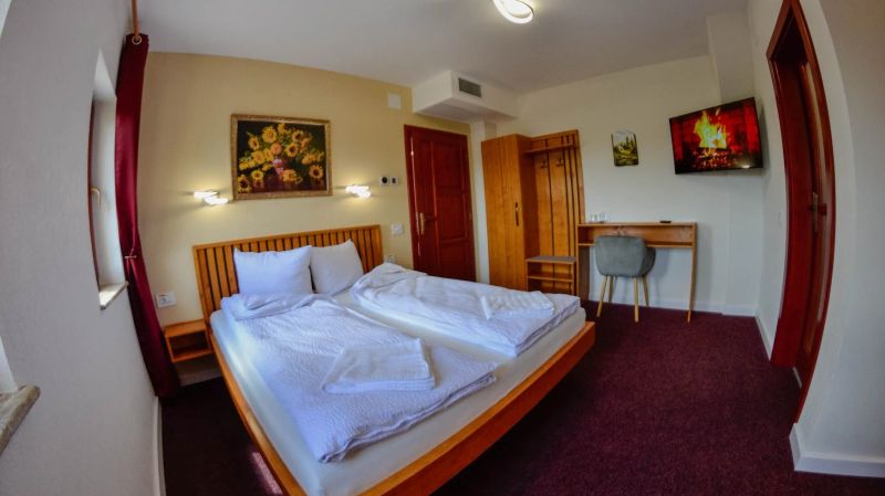 Pensiunea Bukovina Cristur - foto 1