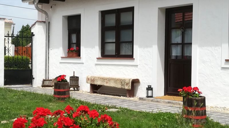 Szent Iván Vendégház Tata - foto 1