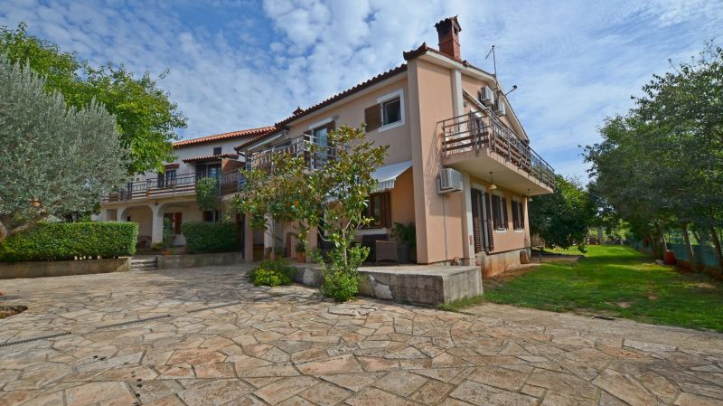 Apartments Josip Pavicini - foto 1