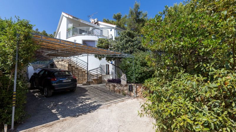 Apartments With Parking Space Zavala, Hvar - 8710 Zavala - foto 1
