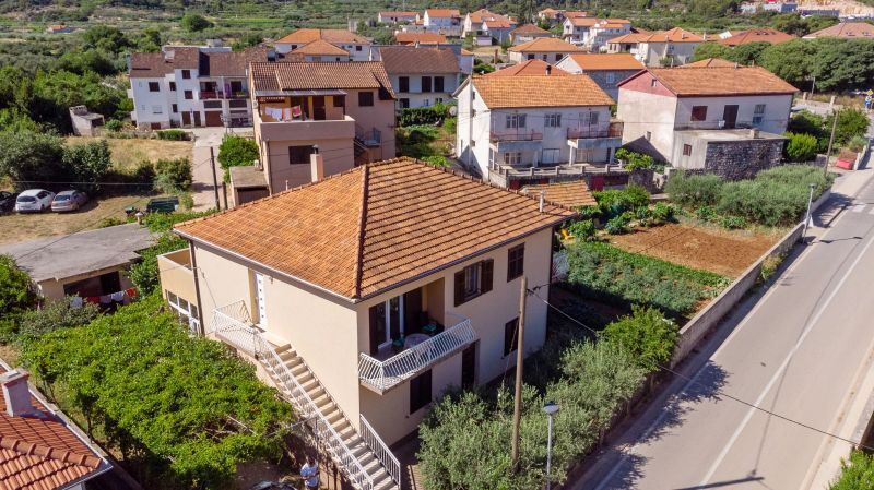 Apartments And Rooms With Parking Space Jelsa, Hvar - 4028 Jelsa - foto 1