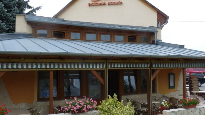 Família Pizzéria és Szálláshely Paks - foto 1