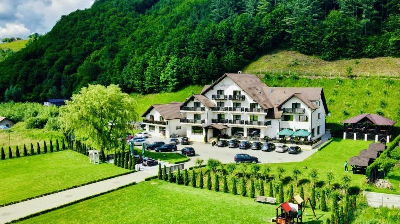 Pensiunea Flori de Măr Poiana Mărului - foto 1