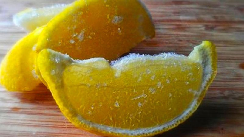 3 zdrowotne powody, dla których cytryny powinny być przechowywane w zamrażarce