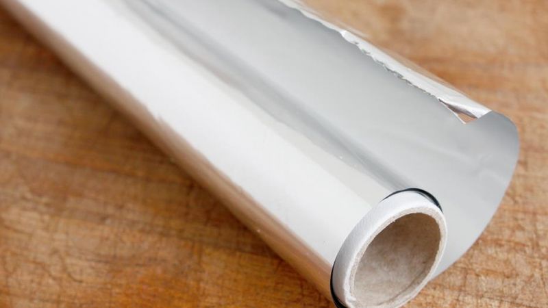 Jeżeli często używasz folii aluminiowej podczas gotowania, powinieneś jak najszybciej przestać!