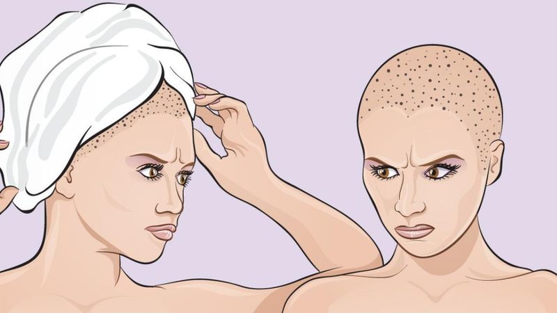 11 błędów, które popełniasz podczas kąpieli. Nie zawijaj mokrych włosów w ręcznik!