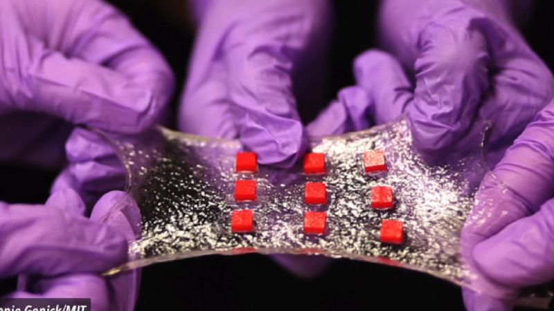 Naukowcy przedstawiają nowy wynalazek: elektroniczny bandaż, który leczy przewlekłe rany