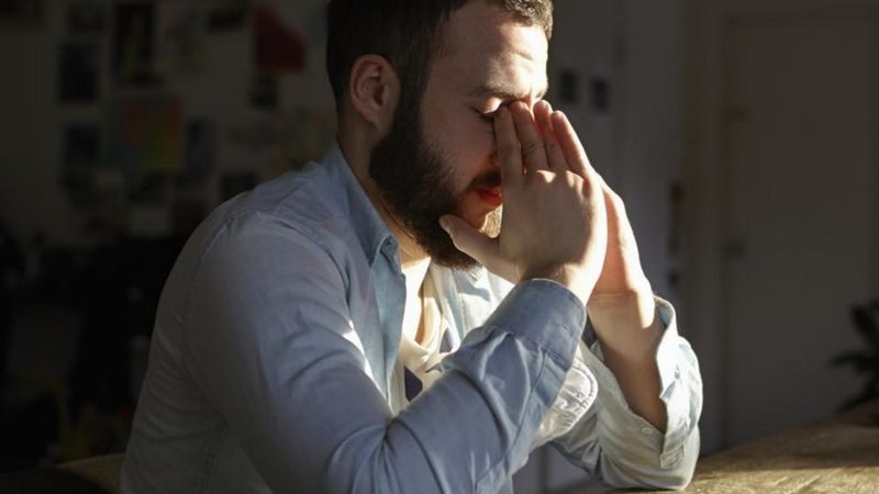 6 często bagatelizowanych sygnałów, które świadczą o tym, że od środka zjada Cię stres
