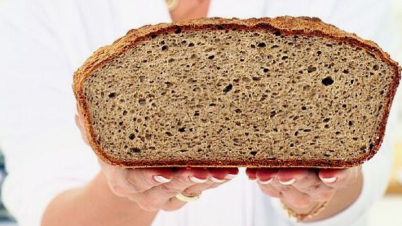 Zdrowy chleb bezglutenowy, który zachwyca podniebienia. Ciesz się smakiem pieczywa mimo celiakii