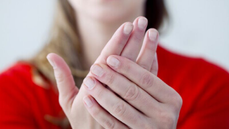 9 chorób, które możesz odczytać ze swoich dłoni. Wystarczy, że przyjrzysz się im uważniej
