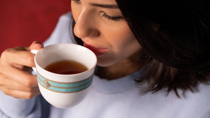 8 powodów, aby pić czarną herbatę codziennie. Rób to w trosce o swoje zdrowie