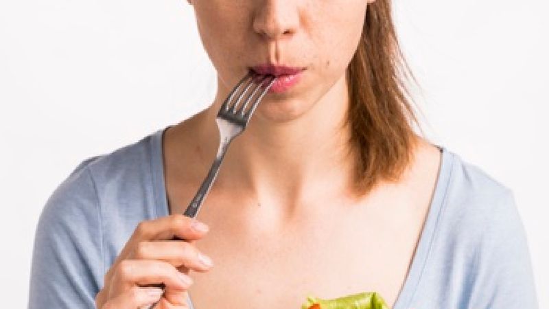 8 produktów spożywczych, których wprowadzenie w dietę powinna rozważyć każda kobieta