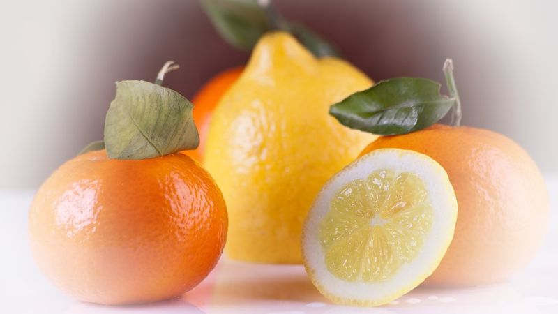 9 ogólnodostępnych warzyw i owoców, które mają więcej witaminy C niż cytryny czy pomarańcze