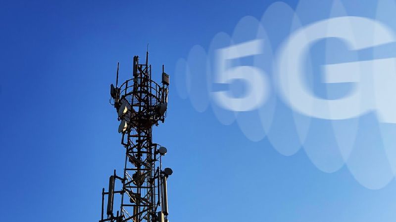 Sieć 5G już w Polsce. Czy jest bezpieczna i co na jej temat mówi WHO?