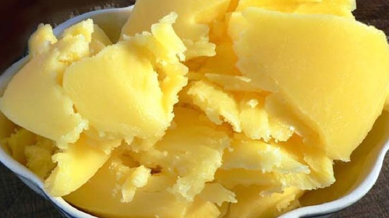 6 powodów, dla których warto zastąpić zwykłe masło masłem klarowanym