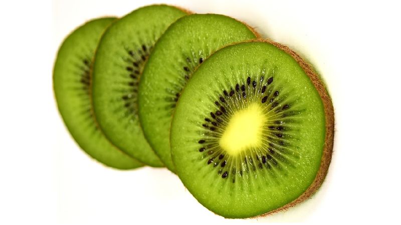 Kiwi, czyli owoc, który warto uwzględnić w swojej diecie. Zdradzamy jego prozdrowotne zalety