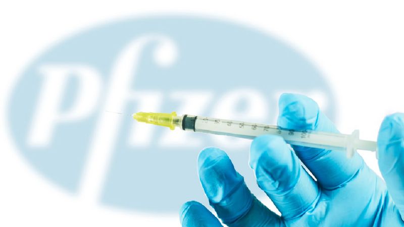 Szczepionka firmy Pfizer będzie podawana tylko w drugiej dawce. Przyczyną ograniczenia w dostawie
