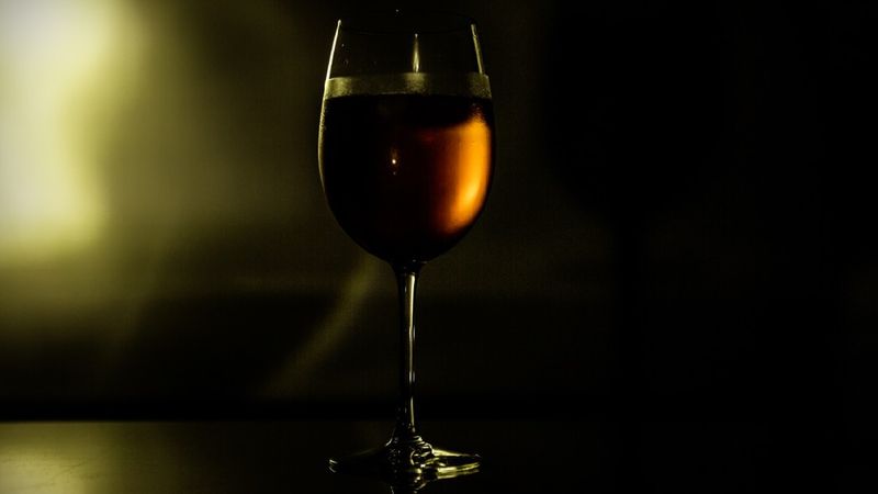 Jeden z największych MITÓW dotyczących wina został właśnie obalony. Chodzi lampkę wina dziennie
