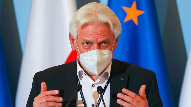 COVID-19: Ekspert ujawnia pierwsze informacje o regionalnych obostrzeniach. Nie wygląda to dobrze