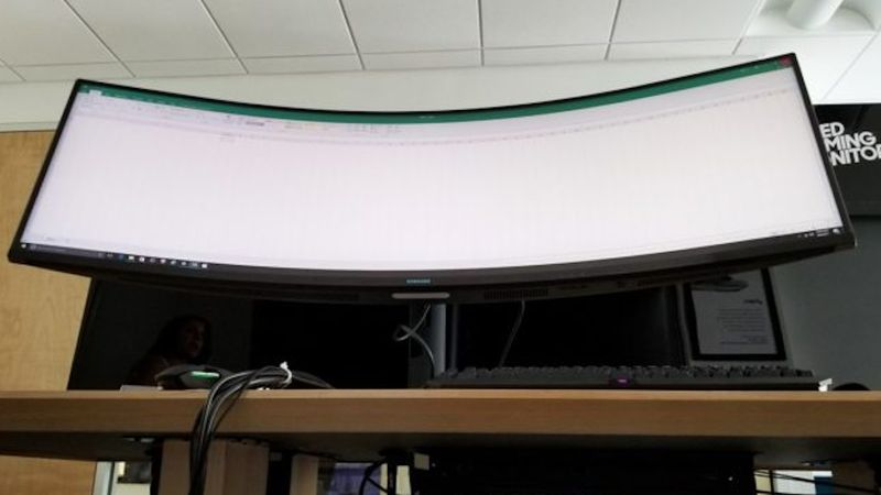 Nie ma na świecie szerszego monitora od tego Samsunga! Jego rozmiar jest imponujący