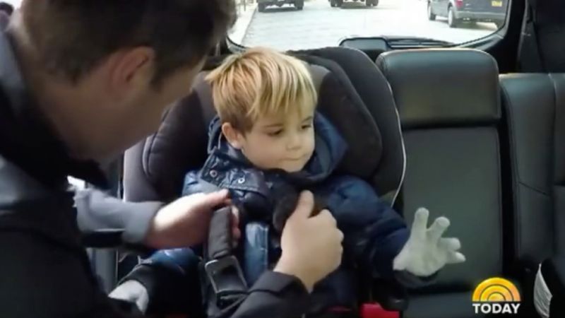 Sposób w jaki zapinasz dziecko w fotelik samochodowy może być śmiertelnie niebezpieczny