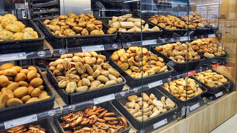 Rada od piekarza, dla osób kupujących chleb w supermarketach: „Unikajcie folii”