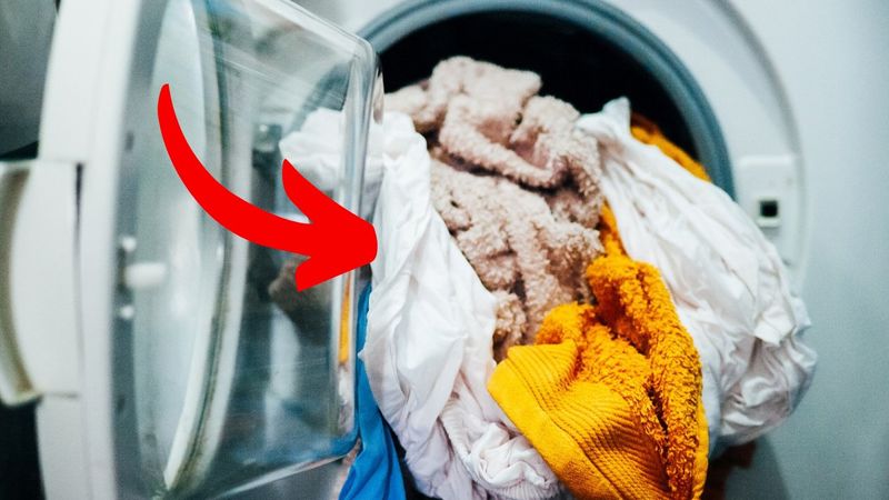 Mokre ubrania w pralce
