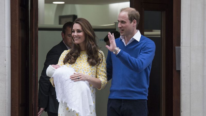 Royal Baby 2 – Kate i William pokazali światu nowo narodzoną księżniczkę [wideo]