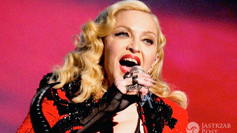 Madonna z polskim szalikiem w Czechach na Rebel Heart Tour 2015