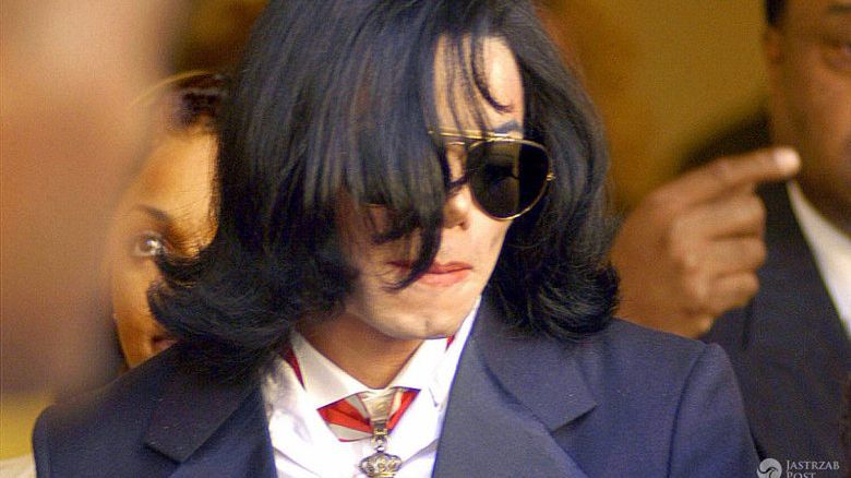 Policja o Michaelu Jacksonie: „To uzależniony od narkotyków seksualny przestępca”. Rzeczy znalezione w posiadłości gwiazdora potwierdzają wersję śledczych