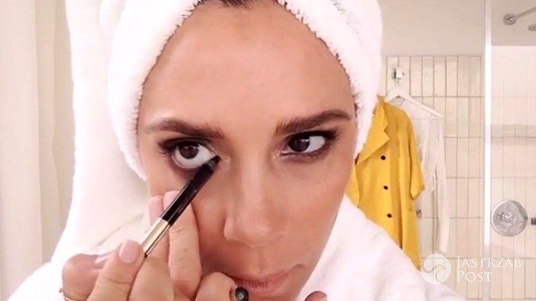 Victoria Beckham pokazała, jak robi makijaż. Krok po kroku!