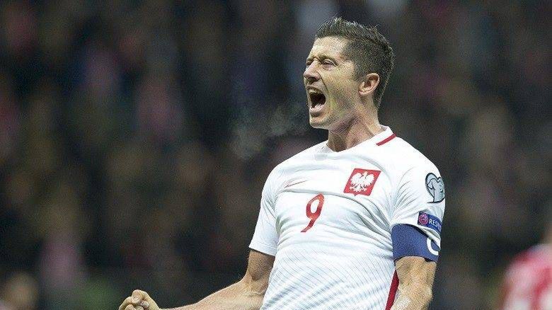 Robert Lewandowski bohaterem! Strzelil 3 gole w meczu z Danią! [wideo]