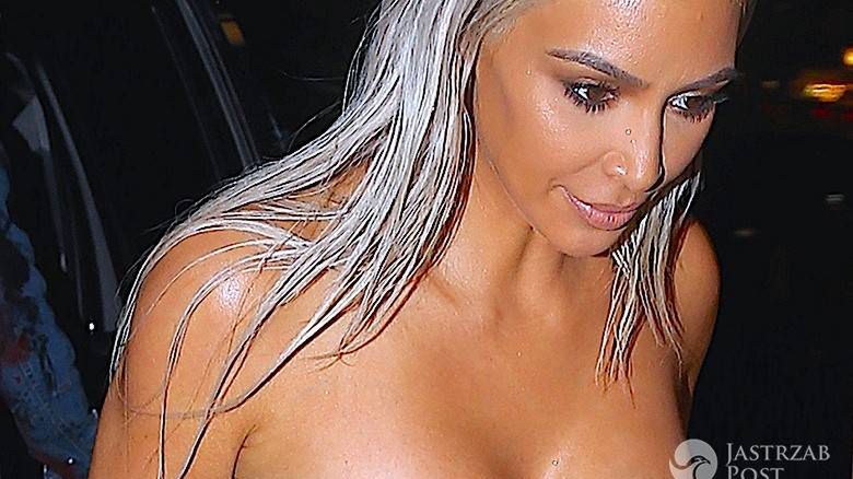 Kim Kardashian w kolejnej modnej stylizacji! Czarna sukienka odsłoniła dużo!