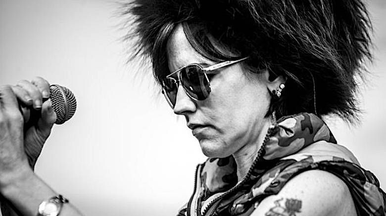 Molestowanie, anoreksja, próba samobójcza… Na jaw wychodzą mroczne tajemnice Dolores O’Riordan z The Cranberries