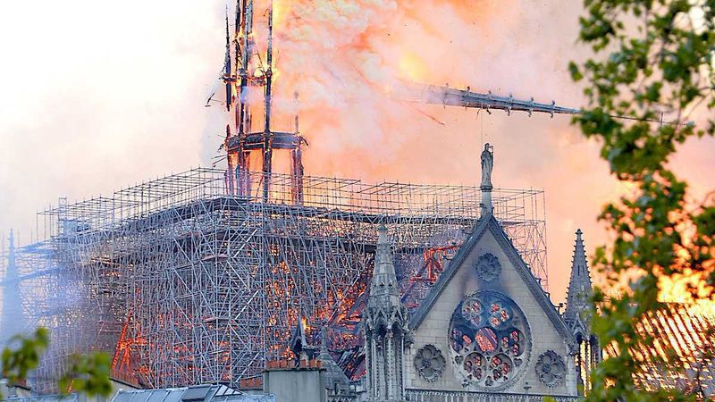 Katedra Notre-Dame po pożarze. To są zgliszcza! Przygnębiający widok poruszył serca wszystkich narodów świata!