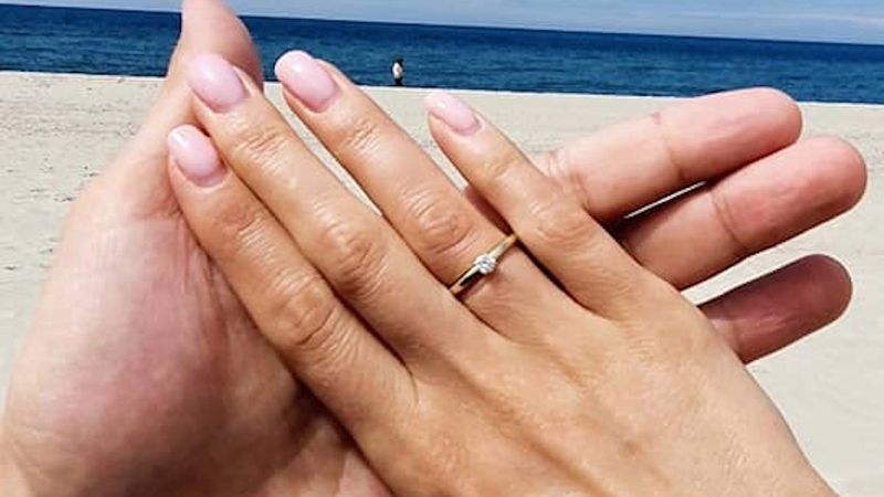Gwiazda TVN zaręczyła się z redaktorem TVP. Pokazała piękny pierścionek: „Zwariowałam”