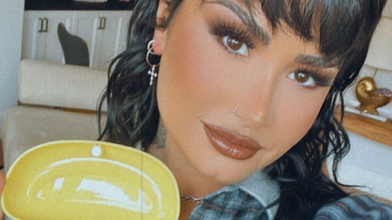 Demi Lovato z wibratorem