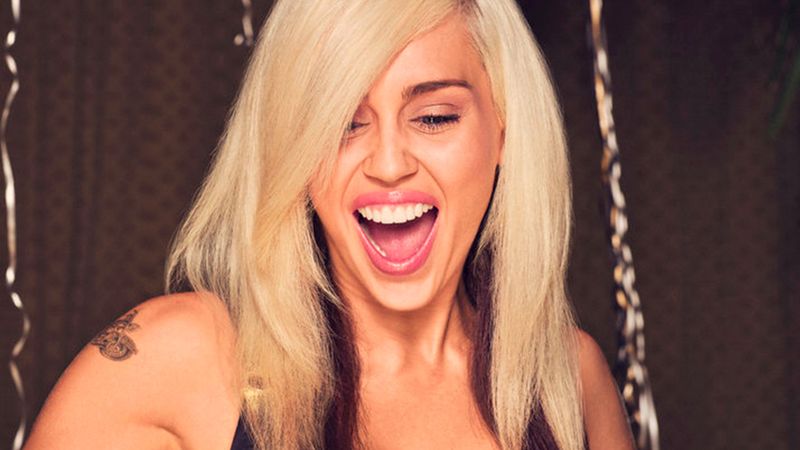 Miley Cyrus opublikowała wideo z polskiego klubu LGBT! Tak rozkręciła publikę, że nie mogli się powstrzymać. Ale się działo!