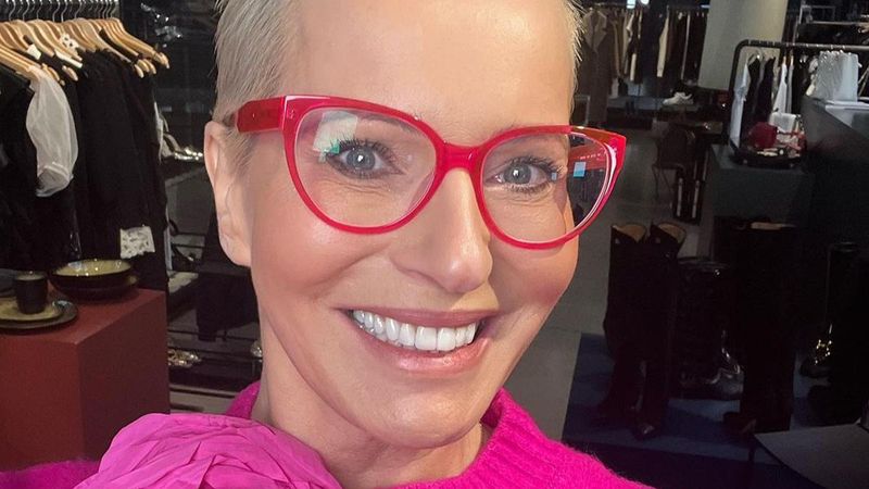 Paulina Smaszcz na serii zdjęć z podłogi: „Takie weekendy w pracy to ja uwielbiam”. Nie leżała na niej sama