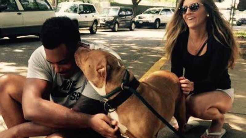 Piłkarz postanowił zaadoptować psa. Poprosił o takiego, który ma najmniejsze szanse na adopcję.
