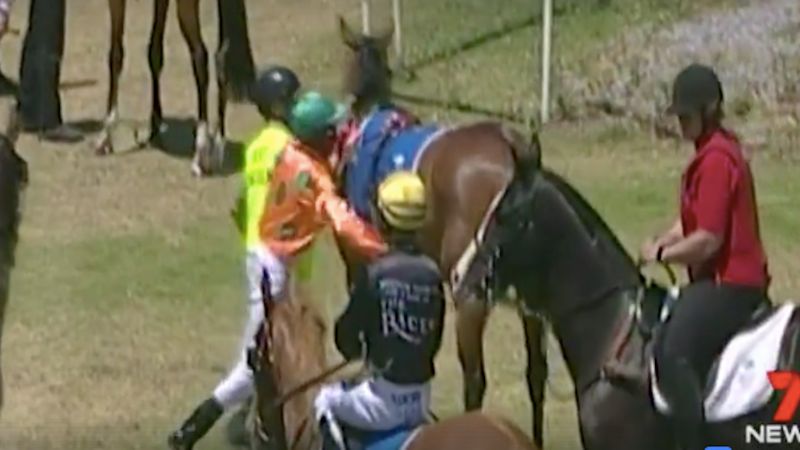 Koń spłoszył się przed wyścigiem. Reakcja dżokeja wstrząsnęła miłośnikami zwierząt